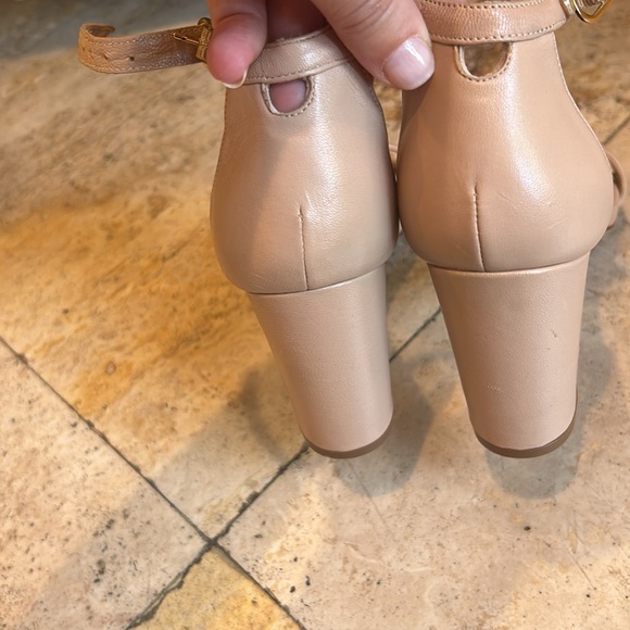 Stuawart Weitzman beige heels sandles 7 - Picture 5 of 9